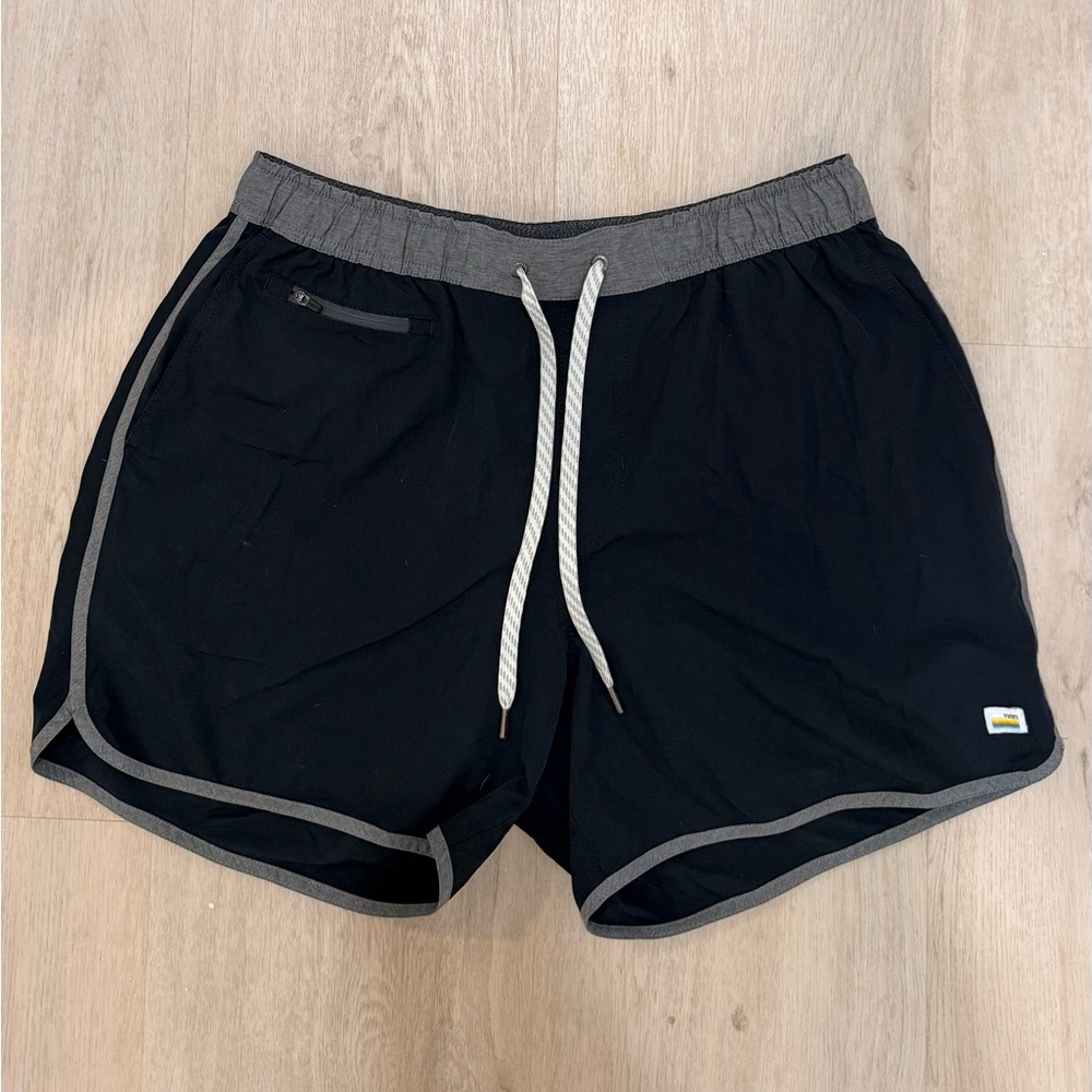 Vuori (L) Banks Men's Black and Gray Athletic Shorts